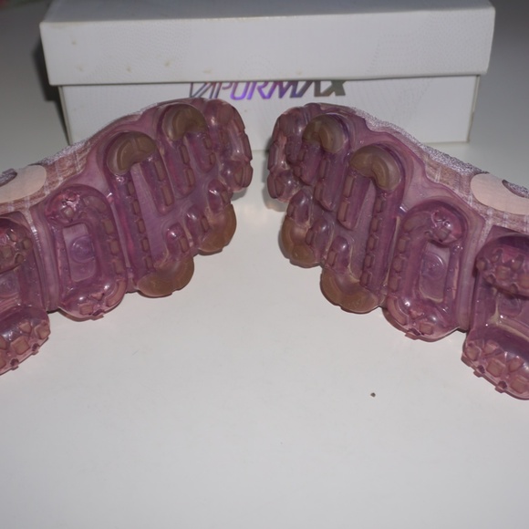 NIKE | WOMEN'S NIKE AIR VAPORMAX FLYNIT - Picture 10 of 11